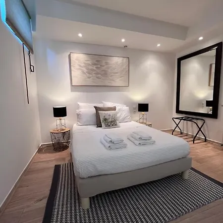 Salut Le Petit Apartment *
