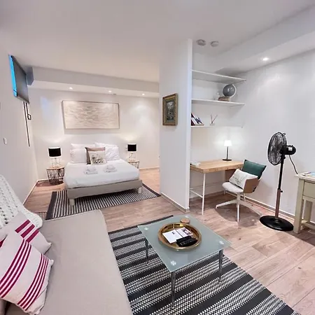 Salut Le Petit Apartment *
