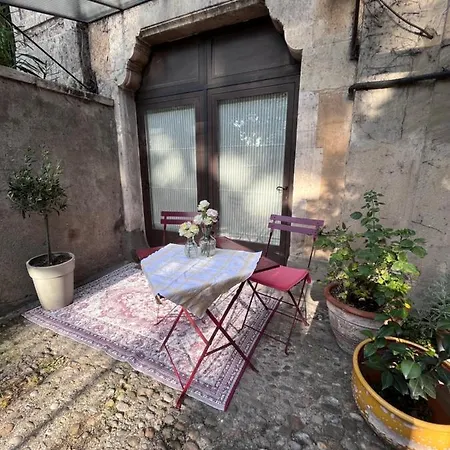 Salut Le Petit Apartment Carcassonne