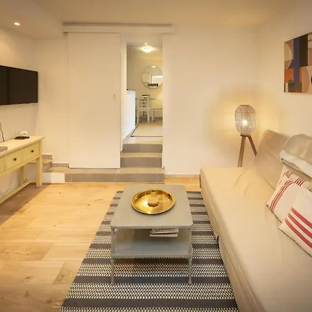 Salut Le Petit Apartment *
