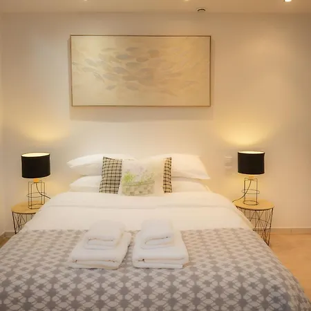 Salut Le Petit Apartment *